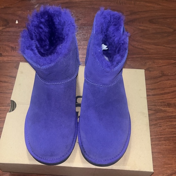 Women UGG Mini Bailey Logo Strap - Picture 2 of 5